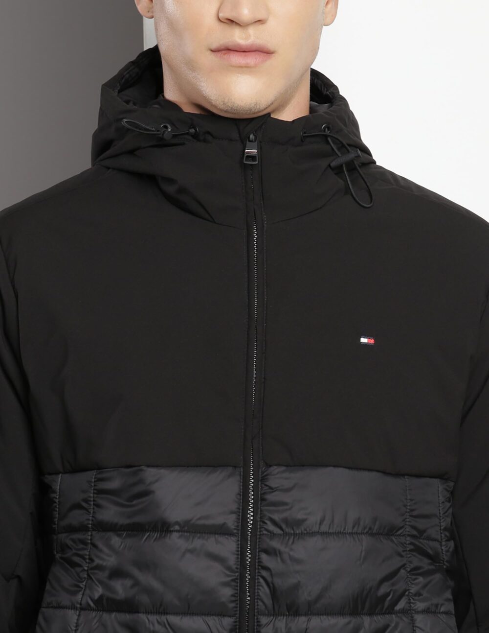 Tommy Hilfiger Black Nylon Quilted Hooded Full Sleeves Regular Fit Men Jacket (F23HMOT035) Size-L - Image 8