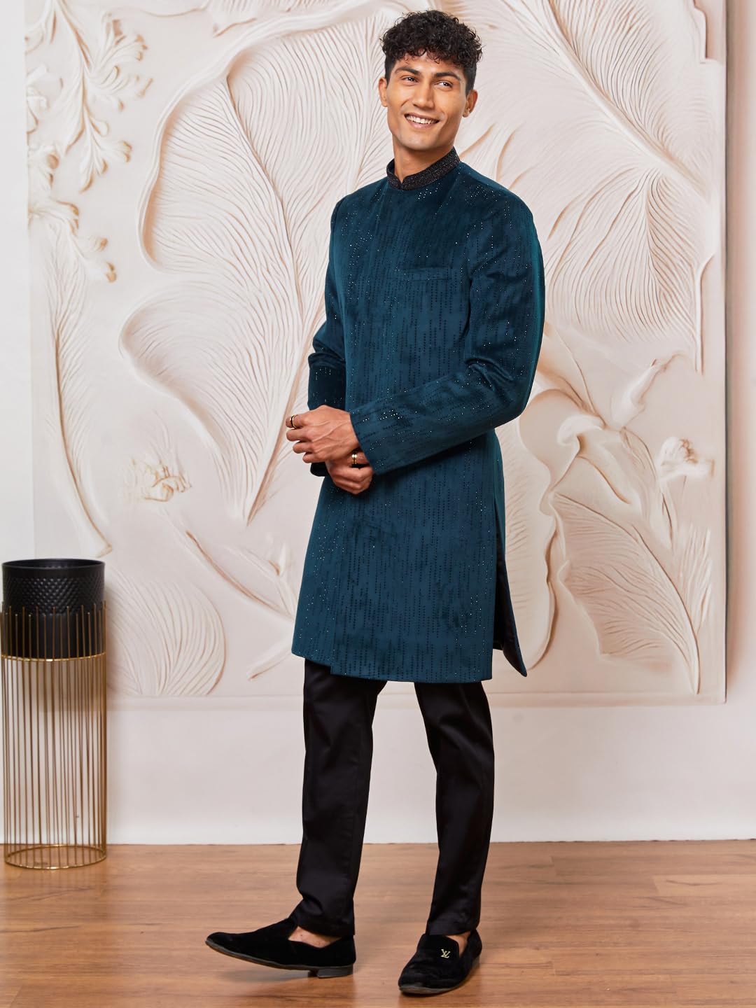 VASTRAMAY Men's Velvet Embroidered Sequined Indo-Western & Pant Set – Regal Ethnic Attire - Image 5