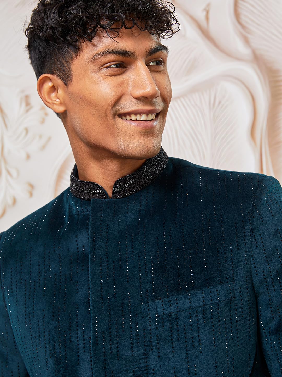 VASTRAMAY Men's Velvet Embroidered Sequined Indo-Western & Pant Set – Regal Ethnic Attire - Image 6