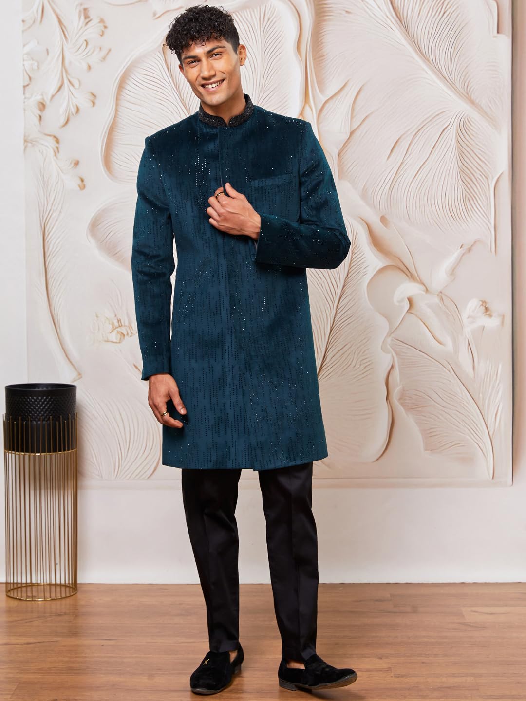 VASTRAMAY Men's Velvet Embroidered Sequined Indo-Western & Pant Set – Regal Ethnic Attire - Image 7